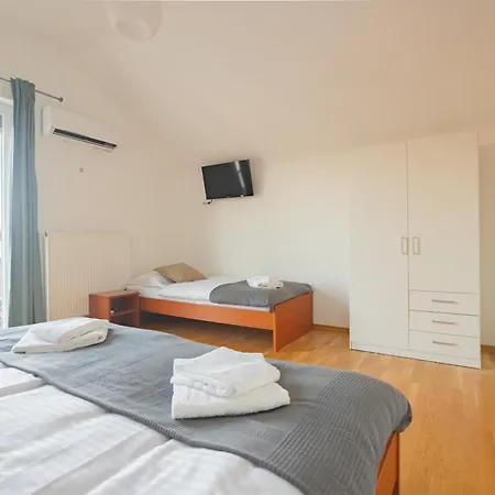 Apartment Klara *